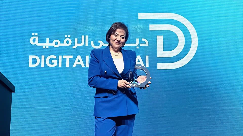 Fatme Kayed receiving recognition at Digital Dubai